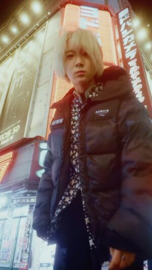 Saori Izawa Instagram - L'actrice japonaise @saoriizawa, découverte dans l'excellent Baby Assassins (et cascadeuse dans John Wick 4), dévoile "PUFF", un mini-clip dans les rues de Tokyo.

Réalisé par @junpeisuzuki155
Produit par @sanomadoka_photo
Musique : suicidal idol - ecstasy