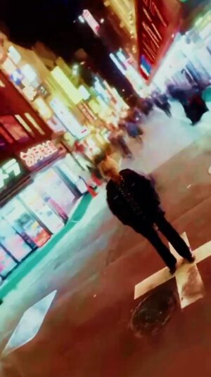Saori Izawa Instagram - Short film”PUFF”

Director & DP @junpeisuzuki155 
Producer @sanomadoka_photo 
Cast  @saoriizawa 

🌃🍰

Puff jacket : AUDIO VISUAL WORK WEAR @avnier 
Clothing provided by @orelsan 
Thank you!