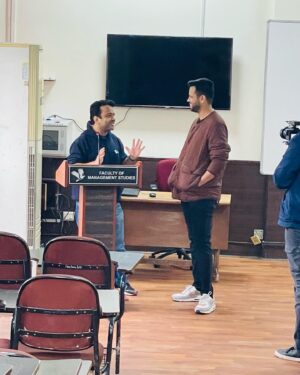 Sapan Verma Instagram - One cold January morning, @randomvarun took me to FMS, we walked around Delhi University and ate some amazing food! ☺️
Video is now out on YouTube, link is in the bio. Please go and enjoy it over the weekend 🤜🏻🤛🏻