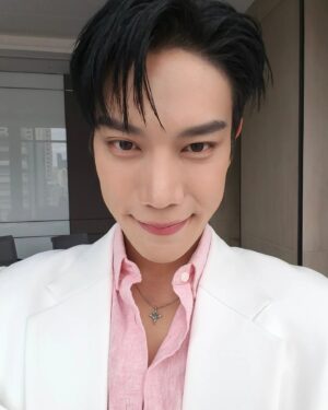 Sapol Assawamunkong Instagram - . a varietiy of ma selfies💕