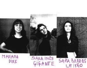 Sara Barros Leitão Instagram - Faz agora um ano que chegava o prazo de entrega de uma peça que me tinha comprometido a escrever para uma leitura encenada no Teatro Nacional da Catalunha. Demorei meses a começar. Cada mês que passava sem ter aberto o word para escrever a primeira palavra, sentia-me uma fraude, e foi na semana da sua entrega que consegui começar a escrevê-la. Claro que falhei todos os prazos. Multipliquei-me em emails de desculpa: à equipa de Barcelona, que há muito esperava pelo texto, ao tradutor, que via o tempo de tradução para catalão cada vez mais reduzido, e à equipa do Teatro Nacional São João, responsável por este intercâmbio de dramaturgos e encenadores portugueses e catalães. Felizmente, todos compreenderam que nem sempre conseguimos controlar tempos de escrita, do impulso, da criação. E, pelo respeito e tranquilidade que me deram, fui capaz de escrever uma peça de que gosto mesmo muito.
Foi também a primeira vez que escrevi uma peça sem estar numa sala de ensaio com os atores à minha frente. Nunca imaginei escrever uma peça sozinha, apenas com a minha cabeça, as minhas mãos e a minha imaginação. Sempre precisei de investigações, entrevistas, documentos, pessoas, atores, equipas criativas que me desafiassem e para as quais escrevia novas páginas a cada dia de ensaio. Isto foi uma total novidade para mim: escrever no vazio. Talvez por isso tenha acabado por escrever uma peça para fantasmas.
Recentemente, fui convidada pelas Leituras no Mosteiro a levar um texto da minha autoria e escolhi aquele que andava a escrever há exactamente um ano, e que nunca foi lido em português.
Estarei muito bem acompanhada por duas mulheres que admiro - Sara Inês Gigante e Mariana Dixe, que também terão os seus textos a ser lidos por quem quiser aparecer. Estou curiosa para ouvi-los e para conhecer as histórias entre a primeira ideia que tiveram e o momento em que o texto sai pela ponta dos dedos.
É já amanhã, dia 19, às 19h, no Mosteiro São Bento da Vitória, no Porto. A entrada é gratuita.