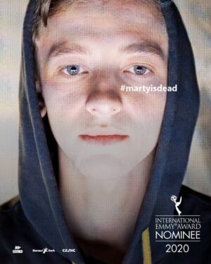 Sára Korbelová Instagram - Náš #martyisdead byl FUCKING NOMINOVÁN NA CENU EMMY!!! PRVNÍ ČESKÝ SERIÁL, KTERÝ TOHO DOSÁHL? Jako legit?! Nechápu, miluju, děkuju! 💛 Držte nám prosím prosím 23.11. palce a kdo neviděl, určitě zkoukněte! Tenhle post píšu zrovna z divadla, hrozně šťastná, slavíme s holkama Gin tonikem a myslím na vás! DĚKUJEME! A děkuju všem, kteří se na téhle bombě, kterou je Marty, podíleli! 💛💛💛 ULTIMÁTNÍ LÁSKA!
•
#internationalemmynominee #emmy2020 #martyisdead