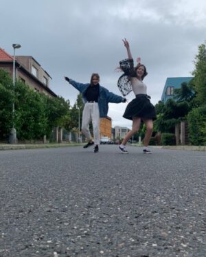 Sára Korbelová Instagram - Jestli je něco happiness, tak jsme to my s @_margita_l ! 💕
•
2 posty v jeden den? Cožeeee?
•
#sharingiscaring #sisters #172