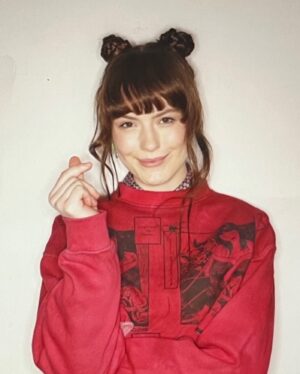 Sára Korbelová Instagram - ~Ema aesthetics~
🪸✨🪴
• Strength: pustí ti nejlepší kpop a vezme do nejlepších sekáčů
• Weakness: overprotektivní matka
• Special ability: poděláš ji a její kámoši tě zmlátí
•
#sexoclock #emaanenska #emaaesthetics