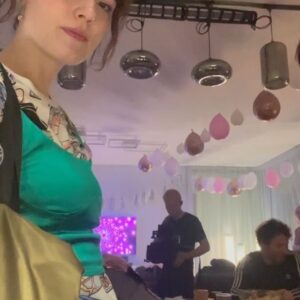 Sára Korbelová Instagram - @sexoclockserial appreciation post ❤️‍🔥

BTS: unlocked 🔓
  na konci takzvané Kinder surprise 😏🥚🍬
•
#sexoclock #emaanenska #bts