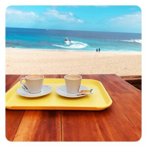 Sara Martins Instagram - Y’a des matins comme ça 😎
Have a good day 
#iledelareunion #onestbien #seacoffeeandsun #morningroutine #beforework