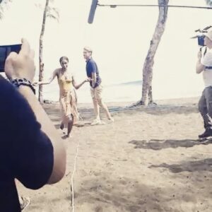 Sara Martins Instagram - Dodgeball day !!! #jailavictoiremodeste #officeoftheday #tournage #bestmove #beach #bitchatthebeach 
@loupdenis.elion  @nicolas_bridet @iledelareunion