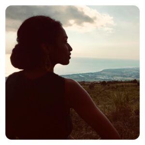 Sara Martins Instagram - Oh yes it was a good day !
#tournage #onset #iledelareunion #profile  #waitingforsomeone