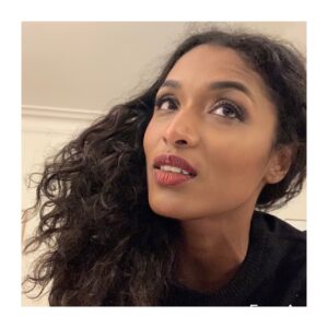Sara Martins Instagram - Humm...what’s on TV tonight ?
#deathinparadisefinal #bbc