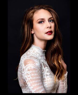 Sara Mitich Instagram - Happy Full Moon in Leo🌟🦁🌕
Get it. 

📷: @nostalgiafemenina 
💄: @raqueldaileymua