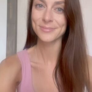 Sara Mitich Instagram - So pumped to be coming back to #STLV this year, happening August 1-4th. It’s going to be so amazing to see my Star Trek Family, and have a little Star Trek: Discovery reunion to celebrate the ending of the show. It’s going to be a great time 😍

You can find the link to tickets and all the events on @creationent website. 
 I can’t wait to see you all there! 😘

Xoxo
S 💚🖖🏻

#startrek #startrekdiscovery #creationentertainment #convention