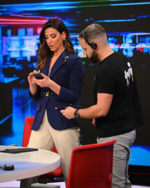 Sara Pinto Instagram - swipe 👉🏼 PS vs Chega
#Decisão24 @tvioficial @cnnportugal