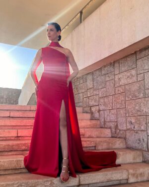 Sara Pinto Instagram - 🍒 cherry season 🍒 deslizar para look completo ✨

Styling @bydorarogerio 
Vestido @miguel_leite_atelier 
Jóias @hamicijoalharia 
Sandálias @aldo_shoes 
Cabelo @rosacarvalho_oficial 
Maquilhagem @franciscabairrosmakeup 
Assistência @margaridalourenco_