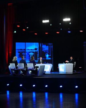 Sara Pinto Instagram - A televisão também é isto: companheirismo e trabalho em equipa. Clara e João foi um prazer voltar a dividir este desafio convosco 🤜🏻👊🏻🤛🏻 
swipe 👉🏼 PS vs AD 
#Decisão24 @tvioficial @cnnportugal