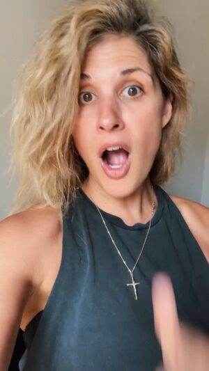 Sara Racey-Batraville Instagram - I hate scammers. Just my 2 cents on what’s legitimate and what is a red flag 🚩  #modeling #modelingagency #newmodels #scams