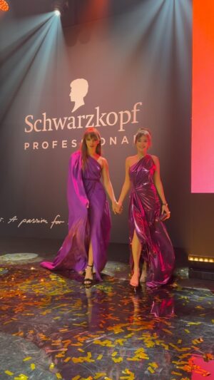 Sára Rychlíková Instagram - Duo you didn’t know you need.

Sára styling: @samdolceofficial 

Sara styling: @anamecz