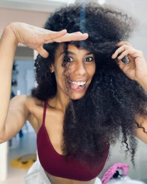 Sara Santos Instagram - Oi tudo bem!? 

#hair #natural #womman #dance #dengo