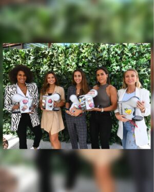 Sara Santos Instagram - A Nescafé Dolce Gusto celebra os 15 anos da marca.
Em parceria com a artística plástica @catarinaglam surge uma nova edição, cheia de cor e animação e o mais fantástico é que não há uma máquina igual, é ao gosto do freguês.
Fui convidada da festa e eu é que vim de lá com um presente. Uma máquina Dolce Gusto KRUPS 😋
Parabéns família Nescafé Dolce Gusto! Que venham mais e mais anos de vida 🎉
@nescafedolcegustopt #pub #15AnosNDG