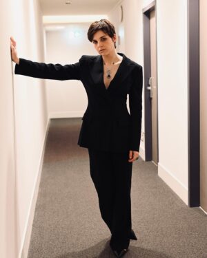Sara Serraiocco Instagram - Getting ready for tonight at @berlinale 
@europeanfilmpromotion 

Look @marcogerbellaorafi #avd 
@albertaferretti 
@jimmychoo 

Ph @oliverwalterscheid 
Press @upgradeartist 
Styling @valeriajmarchetti 
Look @albertaferretti 
@marcogerbellaorafi #adv 
@jimmychoo