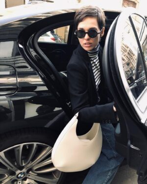 Sara Serraiocco Instagram - Automobile ruggente.

#milan
#hotelarmani 
@giorgioarmani
