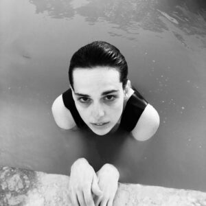 Sara Serraiocco Instagram - Ripresa nell’ acqua termale.

🎥#ilritornodicasanova 
#set
#filming 
Ph @hairbyfabrizionanni