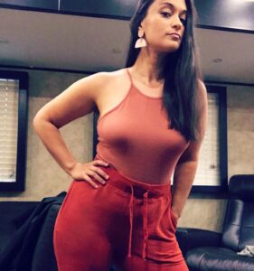 Actress Sara Tomko HD Instagram Photos and Wallpapers May 2024