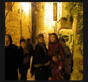 Sarah Alami Instagram - Awe , popped up in my memories today. Me in Palestine with my family. One thing I never liked is when people would make assumptions about the Hijab. They think women are forced to wear it which is ridiculous to me. 😅 Do you know how strong minded and independent the woman are in my family 🤣 I’m sure some of my cousins will chime in here. I wear it to go to the mosque however it’s my choice not to wear it. Some of us do and some don’t. Our body, our choice. Just as Christians use to cover their heads as well as people of the Jewish faith. 
I really wish people would realize that we are not much different than you. #hijab #muslim #palestine #gaza
