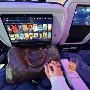 Sarah Andrea Instagram - Tellement heureuse d’aller à New York 🥹✈️🇺🇸