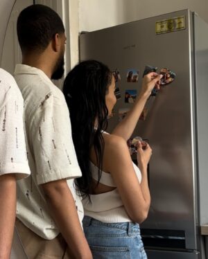 Sarah Andrea Instagram - La petite touche qu’il me fallait dans ma cuisine 🥹 merci à @cheerzfr pour ses magnifiques petites vignettes et affiches personnalisées 💖 elles sont juste adorables et la qualité photo est oufff ✨ Toi aussi personnalise ton intérieur avec mon code SARAHANDREA -20% sur TOUT le site 💖