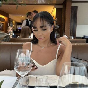 Sarah Andrea Instagram - White bird moment 🕊️🪽