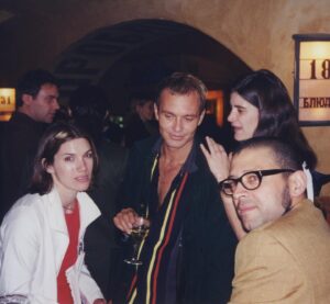 Sarah Morris Instagram - Ashley Bickerton was a never ending torrent of talk. I will miss him greatly. An astute conversationalist and visionary using the subject of consumption and globalization in relation to art itself. I first met Ashley on the the phone while still a student. I think I asked him for a contribution to a manifesto I was publishing at the time. It was a hotline into a world of politics and the New York artworld. Incisively critical of most human activity - a sociologist as artist. A Malthusian. Here at Pravda. @ashleybickerton