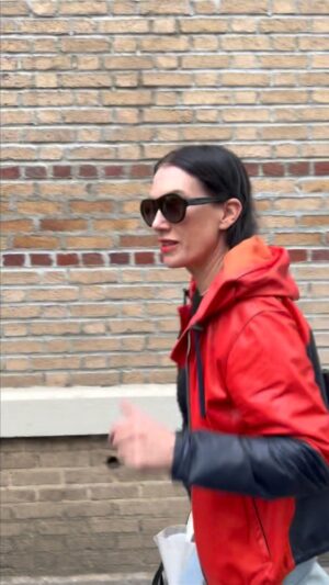 Sarah Morris Instagram - What’s in the show? Not much. @deichtorhallenhamburg May 3, 2023