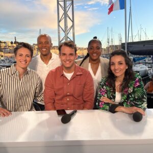 Sarah Ourahmoune Instagram - 🥇 Notre équipe de champions était en direct de Marseille pour l’arrivée de la flamme 🔥

📺 Et elle vous donne rendez-vous également demain à 20h30 sur #France3 !

#AuxJeuxCitoyens #Paris2024 #JeuxOlympiques #jeuxparalympiques #FlammeOlympique #FranceTV