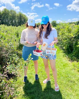 Sarah Rotella Instagram - Berry picking afternoon 🫐
