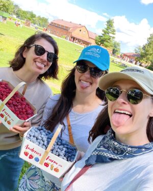 Sarah Rotella Instagram - Berry picking afternoon 🫐