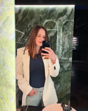 Sarah Rotella Instagram - Hi new followers 👋🏼😘 the algo loves a selfie
