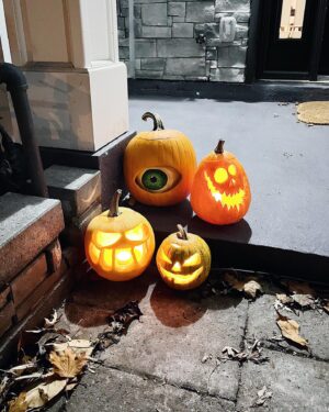 Sarah Rotella Instagram - Spooky scary