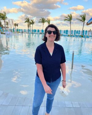 Sarah Rotella Instagram - Had a great time poolside in Cancun 💙🧢🐟🫐🩱🌊🏝️