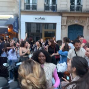 Sarah Wilson Instagram - Paris fête de la musique and the start of summer. The whole city goes out into the streets to dance. My local patisserie turned into a family disco, teen boys moshing to Lebanese celebration songs with 🇵🇸 flags…and everyone talking to each other about the … election and the far right. And no grief. No idiocy. 🤷🏽‍♀️