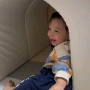 Saran Sirilak Instagram - ความเป็นจริงเมื่อเราเล่นกับลูก🤣🤣🤣
(ปล.โปรดเลื่อนไปที่ภาพถัดไป)5555