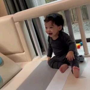 Saran Sirilak Instagram - เล่นสนุกกับน้องโฮม🥰
ปล.โปรดระวังเสียงขำดัง🤣
#น้อนโฮมส์