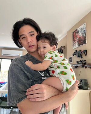 Saran Sirilak Instagram - สภาพ!!!เมื่อคุณทำงานเลิกดึก..แต่คุณต้องตื่นมาเลี้ยงลูก🤣
#น้อนโฮมส์