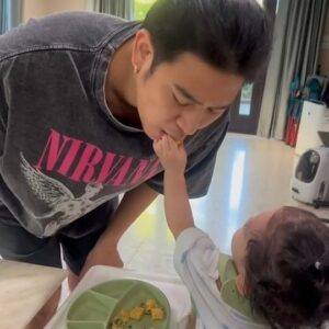 Saran Sirilak Instagram - กินอิ่มแล้วก็ป้อนป๊าหน่อยครับ🥰
#porshesaranchannel