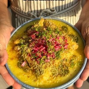 Saransh Goila Instagram - Ep No. 6 of Feels Wale Meals is here! Have you followed all the episodes yet? Which is your favourite meal yet. Today's meal is inspired by the unusual pairing of Dal and Bread! Sindhi Dal Sandwich is very popular in Ulhasnagar and they are made with white peas and green moong as well. I've tried to make it more home and veggie friendly by keeping it simple and restricted to one dal. You can change the stuffing or filling and try anything you like more! It's pretty filling and delishaaas 
.
.
Sindhi Dal Sandwich 

1 cup Moong dal, washed & soaked 
Add water as required 
Salt to taste 
1/2 tsp Haldi powder 
Cover & pressure cook for 4 whistles 
on medium flame 

Once done, mix the dal well 
Look at that 😮‍💨🤤 Make it creamy

Add a tadka of ghee, hing, jeera & green chili
Mix well 

Slice 1 boiled beetroot 
3 Potatoes, boiled 
1 Green chili, chopped 
1 Onion, chopped 
A handful of Coriander, chopped 
Salt to taste 
1 tsp Jeera powder 
1 tsp Aamchur powder 
1/2 tsp Chaat masala powder 
1/2 tsp Red chili powder
Mash everything well 

Spread aloo masala generously on a piece of
Whole wheat bread 
Top it off with tomatoes, sliced 
Beetroot 
& sandwich them 
Baste with butter 
& cook from both sides till GBC 😮‍💨🤌🏻🔥

Cut the sandwich as shown 
Top it off with hot dal 
Green chutney 
Sirke wale pyaaz 
Sev 
Fresh Coriander, chopped 
Chaat masala powder

Delishaaas 😮‍💨🤤

#feelswalemeals