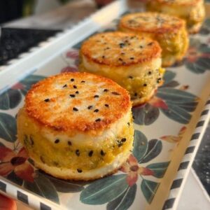 Saransh Goila Instagram - Love these paneer sandwiches of sort! Thwure crispyyy on the outside and tender and delicate on the inside. The aloo stuffing is pretty comforting and these were my absolute favourite at Dum Pukht at ITC back in the day. This was our take on the classic and had lots of fun while making these. Will you try?

Dudiya Kebab 

1 tsp Ghee 
1/4 tsp Shahi jeera 
1/4 tsp Saunf 
1 Green chili, chopped 
1 inch Ginger, chopped 
Mix well 
1 1/2 tbsp Roasted besan 
2 tsp Poppy seed & cardamom powder (mixed) 
Mix well 
200g Boiled potato, halved 
1 tsp Red chili powder 
1/4 tsp Haldi powder 
Salt to taste 
1/2 tsp Kasuri methi 
Mix well 
Add a splash of water 
& mash everything well 
1 tsp Chaat masala powder 
2 tsp Imli chutney 
2 tbsp Processed cheese, grated 
2 tbsp Mint leaves, chopped 
Mix well 
Slice a paneer slab into half 
Cut spheres of the paneer 
& divide them into 2 
Stuff the paneer with the aloo filling 
100g Breadcrumbs 
1/2 tsp Jeera 
1/2 tsp Kalonji 
Salt to taste 
Mix well 
Coat the paneer with the breadcrumb
Look at that 😮‍💨🤤
Shallow fry the paneer in hot oil 
till GBC 😮‍💨🔥
Look at those 🤤😮‍💨
Delishaaas 🔥