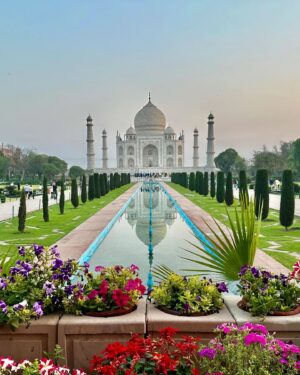 Saransh Goila Instagram - Photos you get when a tour guide who took Trump and Trudeau for a tour takes you 😸 It's all about knowing your spot and turning up at 5am. Well we may be at the Taj Mahal, a monument to love and for love, but let's be honest, the real beauty from my eyes in these pictures is you. Happy Birthday, @divssrao hope your birthday was a wowowow! Also, Eid Mubarak doston!

Thank you @oberoiamarvilas for unforgettable views and a dinner under the stars 🤩 to remember. Hospitality unmatched 🏆

📸 By our tour guide @nitin_taj