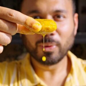 Saransh Goila Instagram - How many Golgappe or Pani Puri or Puchka can you eat in one go! Drop real numbers please - jitne ek baar mein khaye ho! I have done 18 and that my friends was Aamazing. i share this double mango golgappe every year because it's one of my favs. Perfect combo of khatta meetha teekha namkeen. 
.
.
Double Mango Panipuri 

Cut & slice Raw mango 
& Ripe mango 

Eat some kairi first 🤤😮‍💨

Dice 1 onion 

3 cups Mangoes, diced 
1.5 cup Raw mango, diced 
Pluck some mint 
& add a small cup of
Coriander 

2 Green chilies 
1 inch Ginger 

3 tbsp Sugar (or as required)
Water as required 
A few ice cubes 

Blend into a smooth paste 

Look at that 😮‍💨🤤 

2 tsp Jeera powder 
1 tsp Black pepper powder 
1 tsp Chaat masala 
2 tsp Aamchur powder 
Black salt to taste 
Salt to taste 
A few ice cubes 

Mix everything well 

Crack a puri open 
Add boondi, chopped mango 

& pour the paani 😮‍💨🔥🤤

Delishaaas 🤤😮‍💨🔥