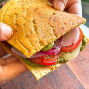 Saransh Goila Instagram - 15 min High Protein Sandwich or Wrap as you want it! The viral Cottage Cheese wrap but done desi of course with Malai Paneer. It's going to be one of my fav breakfast options moving on as it's so simple and healthy and delishaaas. Will you try? You can also do besan instead.
.
.
High Protein Sattu Paneer Sandwich 

150g Paneer 
6tbsp Sattu 
2 Green chilies 
1/2 inch Ginger, peeled 
A handful of fresh coriander 
1/2 tsp Jeera 
Salt to taste
150ml Water 
Blend into a smooth paste 
Look at that 😮‍💨🤤

Baste a dosa tawa with some ghee 
Spread the batter well 
1 tsp Ghee 
Flip & cook from both sides 
till GBC 🤤🔥

Cut the chilla as desired 

Eat the leftovers first 🤌🏻🤤

To make the sandwich 

Spread some green chutney 
A few cucumber slices 
Tomato slices 
Sprinkle some sandwich masala 
Onion slices 
Beetrooot slices 
Boiled slices 
Sprinkle some sandwich masala 
Sandwich with the other half 

Delishaaas 😮‍💨🤤