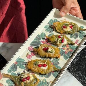 Saransh Goila Instagram - Not just any chaat, this is stuffed palak patta chaat! Served like a canape this will be a sure shot hit at your Holi Party. Had lots of Delishaaas fun with bro Parth and I hope you guys will make it for your Holi party.
.
.
Stuffed Palak Patta Chaat 

Pluck & wash 250g Baby Palak 
4 Boiled potatoes 
2 Green chilies, chopped 
A handful of fresh coriander, chopped 
1 inch Ginger, chopped 
1 tsp Bhuna jeera powder 
1 tsp Red chili powder 
2 tsp Coriander powder 
1/4 tsp Haldi powder 
Salt to taste 
2 tsp Aamchur powder 
1 tsp Chaat masala 
Mash the aloo 😂
Look at that 😮‍💨🤌🏻
1 cup Besan 
1/2 cup Rice flour 
1 tsp Bhuna jeera powder 
Salt to taste 
1/4 tsp Haldi powder 
Add water little by little 
& form a lump free batter 
Look at that 🤌🏻🔥
Take a palak leaf 
Spread a thin of the aloo mix
& sandwich with another palak leaf 
Dance a little 🕺🏻😂
Dip the palak pata in the besan batter 
& fry in hot oil (twice) till GBC 🔥😮‍💨

Second fry will be in super hot oil

Top it off with Dahi 
Meethi & Green chutney 
sev, anar 
sprinkle some chaat masala 
& top it off with some ginger 

Delishaaas 🔥🤤