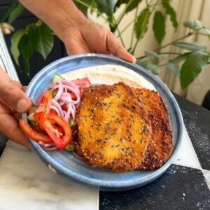 Saransh Goila Instagram - This series *Feels Wale Meals* is all about making your lunch or dinner exciting by switching up things with everyday ingredients! A lot of people ask me how does a chef cook at home and for me this is what it looks like. The same old baingan made exiting 🍆🍆🍆 Are you like the series? What would you like to see more in Feels Wale Meals!

Eggplant Schnitzel 

🤨🤨

Slice an Eggplant 
150g Breadcrumbs 
1 tsp Kalonji 
1 tsp White sesame seeds 
1 tsp Poppy seeds 
Salt to taste 
Mix everything well 

3 tbsp Refined flour 
3 tbsp Rice flour 
1 tsp Garlic powder 
1 tsp Aamchur powder 
1 tsp Red chili powder 
1/2 tsp Garam masala powder
Add water little by little 
to form a semi thick batter 

👅😂 

Coat the eggplant in the batter 
& coat well with the breadcrumbs 
Look at that 🔥

Shallow fry the eggplant in hot oil 
on medium to low flame 
till GBC 🤤😮‍💨 

100g Thick yogurt 
1 tbsp Fried garlic 
1/2 tsp Jeera powder 
1/2 tsp Red chili powder 
Salt to taste 
Mix everything well 

Spread some spiced yogurt 
Add a handful of your favourite salad 
Place the fried eggplant 
Serve 

Delishaaas 😮‍💨🔥 #FeelsWaleMeals